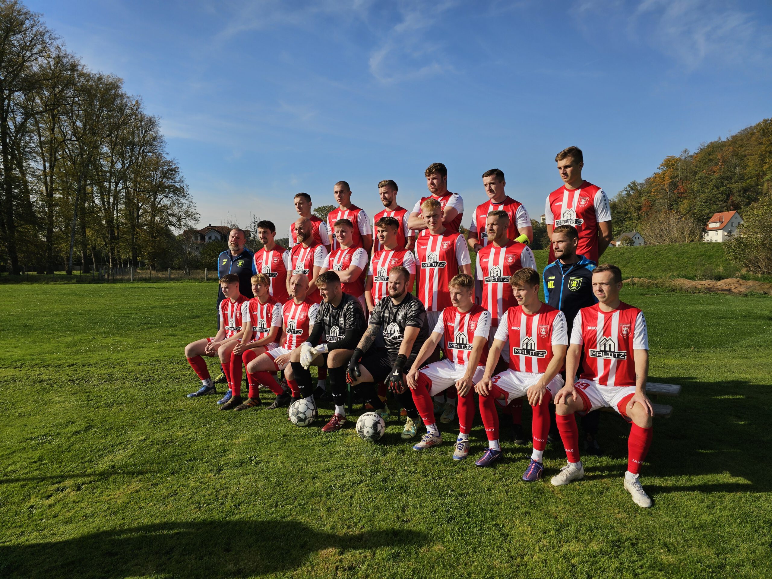 Fußballteam von schräg vorn fotografiert