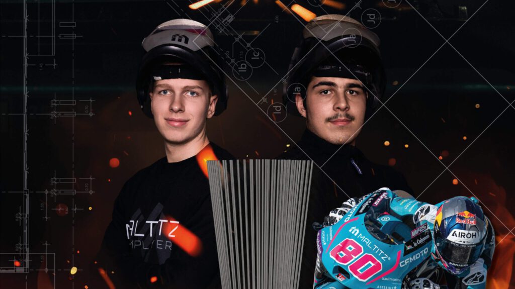 Die 2 Azubis der Firma Maltitz Metallbau, in Kombinationmit der Skizze des neuen Pokals der Moto GP und einem Motorrad