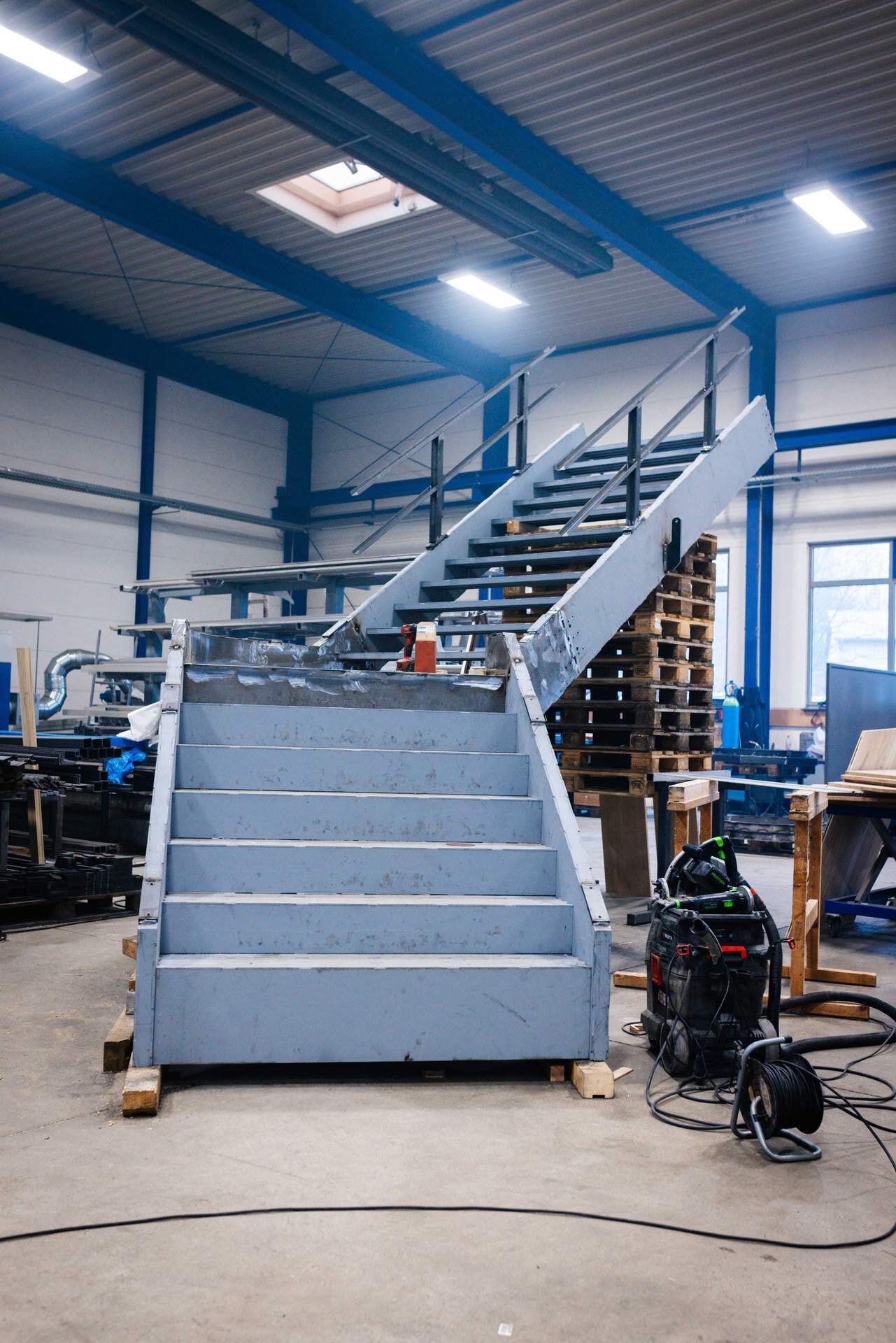 Stahlkonstruierte Treppe aus der Nähe
