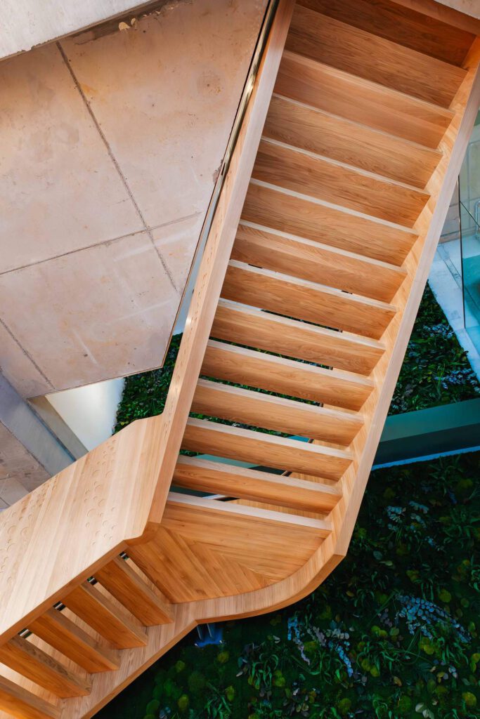 Treppe von unten fotografiert
