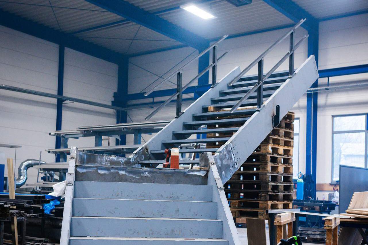 Stahlkonstruierte Treppe aus der Nähe